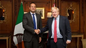 Le Premier ministre britannique Boris Johnson et son homologue irlandais Leo Varadkar ont affirmé jeudi entrevoir un "chemin vers un possible accord" sur le Brexit