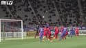 Il arrête un penalty… puis marque de la tête contre son camp
