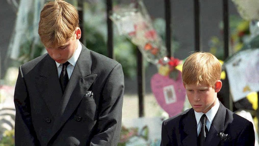 William et Harry aux funérailles de leur mère, la princesse Diana, le 6 septembre 1997.
