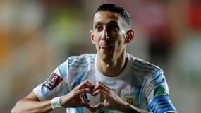 L'attaquant Angel Di Maria célèbre son but ouvrant le score de l'Argentine contre le Chili (2-1) en qualifications sud-américaines au Mondial-2022 à Calama (Chili), le 27 janvier 2022