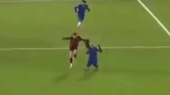La faute de David Brooks sur Marc Cucurella lors de Chelsea-Bournemouth, le 14 janvier 2025 en Premier League La faute de David Brooks sur Marc Cucurella lors de Chelsea-Bournemouth, le 14 janvier 2025 en Premier League