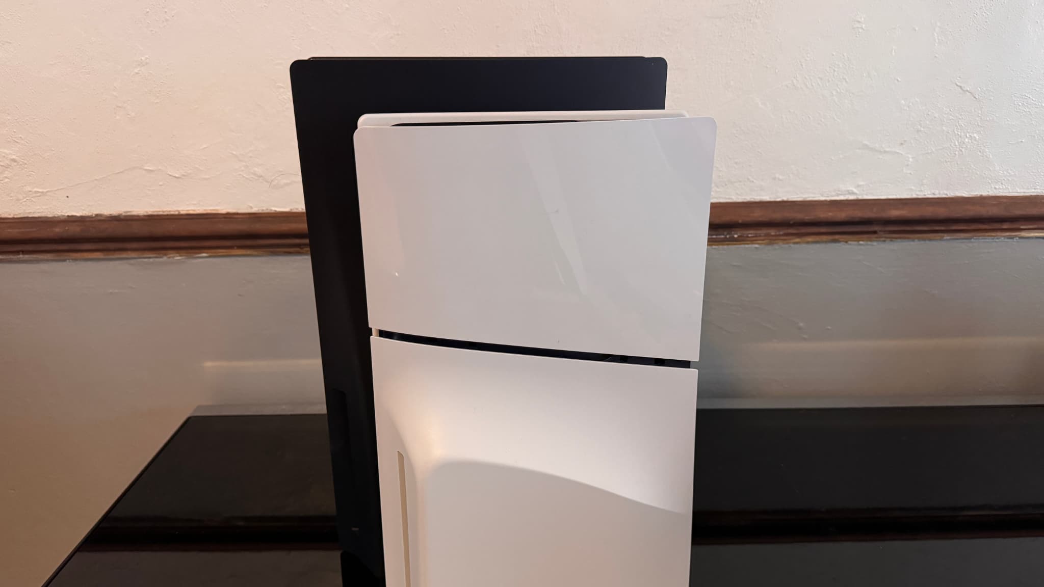 La PS5 Slim est légèrement moins haute et moins large La PS5 Slim est légèrement moins haute et moins large