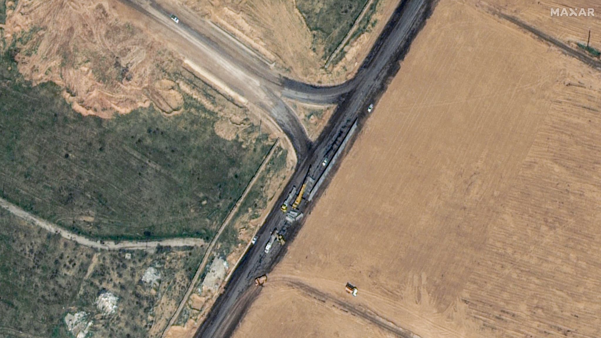 Des images satellite montrent la construction d'un mur à la frontière entre la bande de Gaza et l'Égypte, à Rafah, publiées le 15 février 2024 Des images satellite montrent la construction d'un mur à la frontière entre la bande de Gaza et l'Égypte, à Rafah, publiées le 15 février 2024