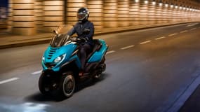 Le Metropolis RS Concept préfigure l’arrivée d’une nouvelle génération de scooter Peugeot ultra technologique