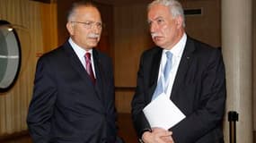 Le ministre palestinien des Affaires étrangères, Riyad al Maliki (à gauche), aux côtés du secrétaire général de l'Organisation de coopération islamique Ekmeleddin Ihsanoglu, au siège de l'Unesco à Paris. La Palestine a obtenu lundi le statut d'Etat membre