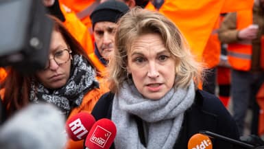 Marylise Léon, secrétaire générale de la CFDT, répond aux questions des journalistes lors d'une mobilisation interprofessionnelle à l'initiative de la CFDT Hauts-de-France devant le ministère de l'Économie et des Finances, le 20 janvier 2026 à Paris (photo d'illustration).
