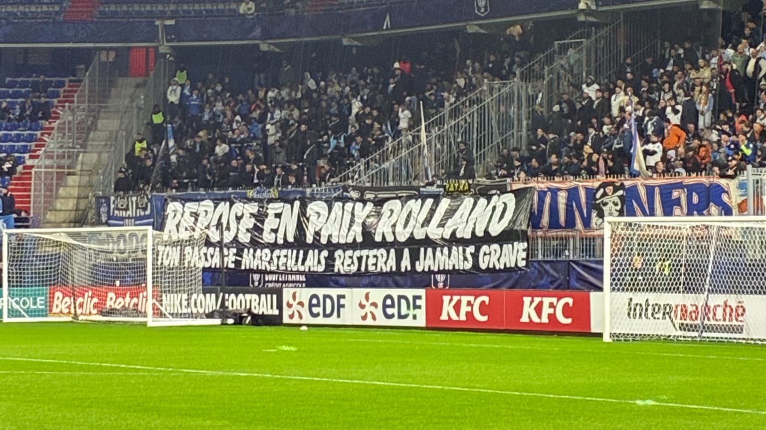 La banderole des supporters de l'OM pour Rolland Courbis à Caen, le 13 janvier 2026