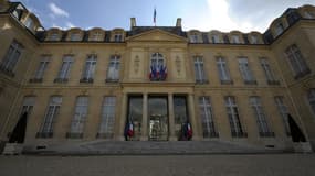 La somme dédiée au fonctionnement du palais de l'Elysée sera en baisse de 5% pour l'année 2013, selon un communiqué de la présidence de la République. /Photo d'archives/REUTERS/Philippe Wojazer