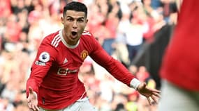 La joie du Portugais Cristiano Ronaldo, après avoir inscrit son 3e but à domicile, lors de la victoire de Manchester United, 3-2 face à Norwich, lors de la 33e journée de Premier League, le 16 avril 2022 au Stade d'Old Trafford