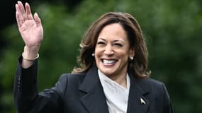 Kamala Harris arrive à un événement en l'honneur des équipes championnes de la National Collegiate Athletic Association (NCAA) pour la saison 2023-2024, sur la pelouse sud de la Maison Blanche à Washington, DC, le 22 juillet 2024.
