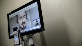 Téléconsultation pour suspicion de COVID-19 au 53e jour d'un confinement en France, à Paris le 8 mai 2020