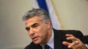 Le ministre des Finances Yaïr Lapid, chef du courant centriste dans le gouvernement israélien, a déclaré lundi que des dizaines de milliers de colons devraient être évacués des territoires occupés en cas d'accord global avec les Palestiniens. /Photo prise