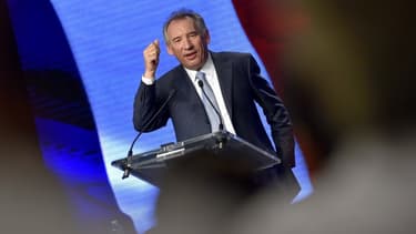 Pour François Bayrou, "lancer la reconquête de l'appareil productif français sera le défi majeur de la décennie qui vient".