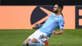 L'Algérien de Manchester City Riyad Mahrez vient de marquer sur coup franc contre le PSG en demi-finale aller de Ligue des champions, le 28 avril 2021 au Parc des Princes