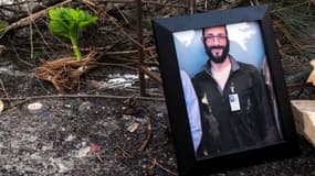 Un portrait d’Alex Pretti, tué par un agent fédéral de l’immigration aux États‑Unis le 24 janvier 2026.