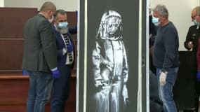 La police italienne dévoile "La jeune fille triste", oeuvre attribuée à Banksy et volée au Bataclan en 2019
