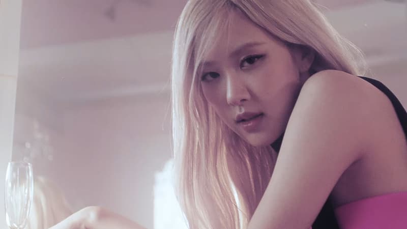 Rosé dans le clip de "On The Ground"