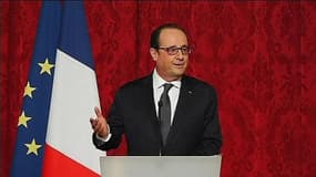 Hollande ironise sur la "dure condition d'être économiste"