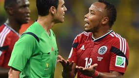 Carlos Velasco Carballo en pleine discussion avec Juan Camilo Zuniga