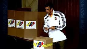 Henrique Capriles a voté dimanche dans le quartier aisé de La Mercedes à Caracas.