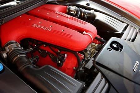 Sous le capot de la 599 GTO, un moteur V12 6.0 de 670ch.