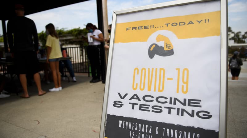 Un centre de vaccination et de dépistage à Long Beach, aux États-Unis, le 11 août 2021