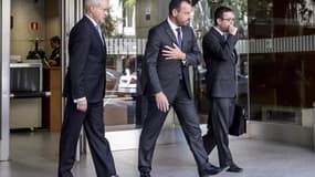 Sandro Rosell (au centre), sortant du tribunal en 2014