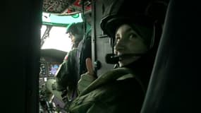 Atteinte d'arthrite juvénile à 12 ans, Amaya réalise son rêve de piloter un hélicoptère