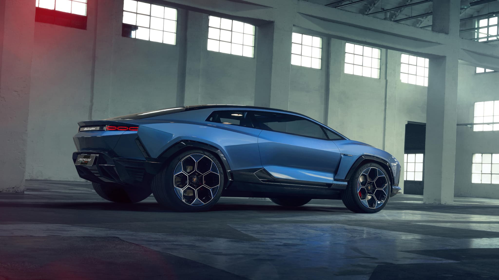 Le concept reprend des éléments vus sur les derniers modèles de Lamborghini, la Revuelto et l'Urus.