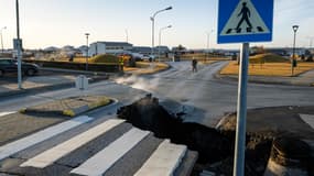 Une faille provoquée par une remontée de magma dans la ville de Grindavik, au sud-ouest de l'Islande, le 13 novembre 2023. Photo d'illustration