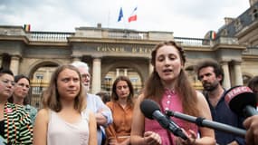 Greta Thunberg avec Lena Lazare devant le Conseil d'Etat, à Paris, le 21 juin 2023, pour contester la dissolution des Soulèvements de la Terre