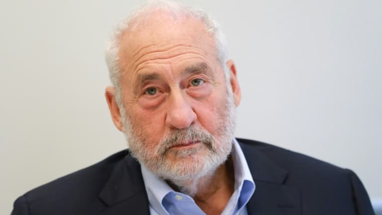 "UNE RESSOURCE ESSENTIELLE POUR L'ÉCONOMIE": DES ÉCONOMISTES, DONT JOSEPH STIGLITZ, ALERTENT SUR UN RISQUE D'"EFFONDREMENT DU JOURNALISME D'INTÉRÊT PUBLIC"
