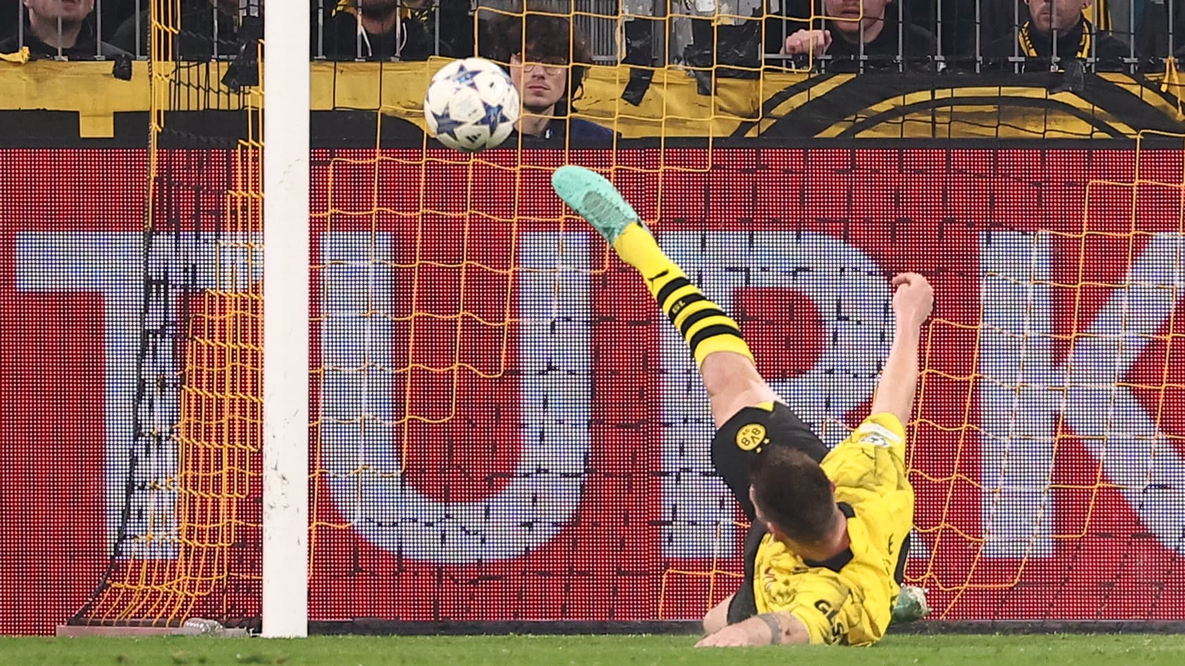 Le sauvetage miracleux de Niklas Süle sur une frappe de Kylian Mbappé lors de Dortmund-PSG (1-1, Ligue des champions), le 12 décembre 2023