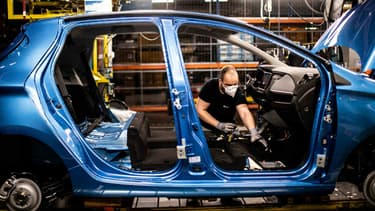 Image d'illustration - Un salarié sur la ligne d'assemblage de la Renault Zoé à Flins (Yvelines).