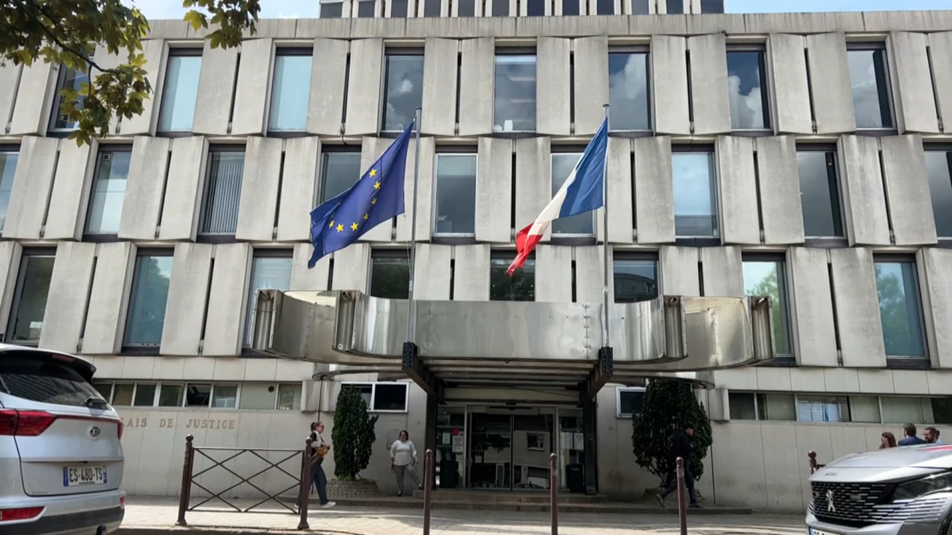 Enseignante agressée à Tourcoing: l'élève de 18 ans placée sous contrôle judiciaire, l'audience reportée à décembre