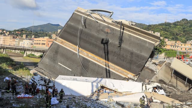 Une portion d'un viaduc autoroutier s'est effondrée à Gênes.