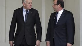 La cote de popularité de François Hollande et de Jean-Marc Ayrault poursuit sa baisse en janvier.