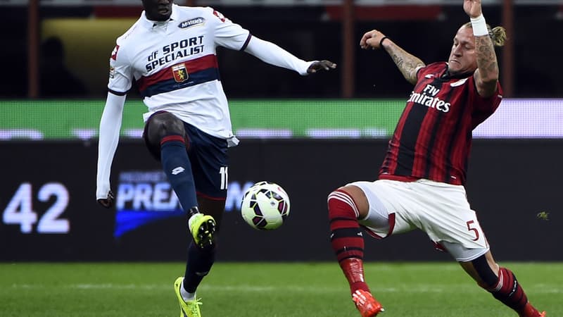 Duel 100% français entre l'attaquant du Genoa M'Baye Niang et Milanais Philippe Mexès.