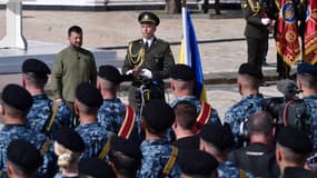 Volodymyr Zelensky s'exprime devant son armée pour le Jour de l'Indépendance de l'Ukraine, à Kiev, le 24 août 2023