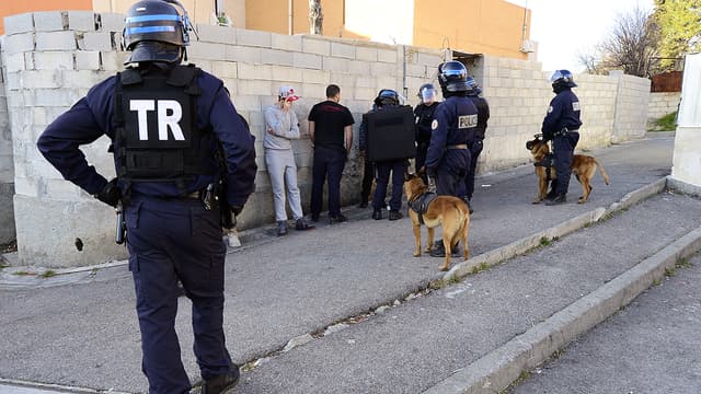 Un contrôle d'identité, à Marseille (photo d'illustration)