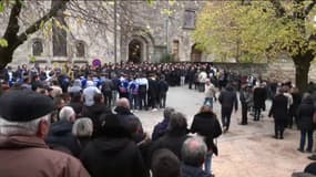 Obsèques de Thomas: plus d'une centaine de personnes réunies devant le monastère de Saint-Donat-sur-l'Herbasse