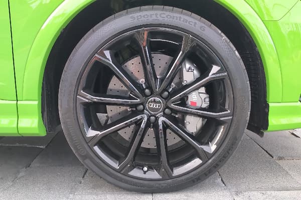 Comme le break RS6, ce SUV veut marier le meilleur des deux mondes: la sportivité d'un côté, le SUV de l'autre. Comme le break RS6, ce SUV veut marier le meilleur des deux mondes: la sportivité d'un côté, le SUV de l'autre.