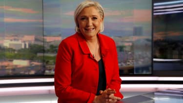 Marine Le Pen sur le plateau de TF1.