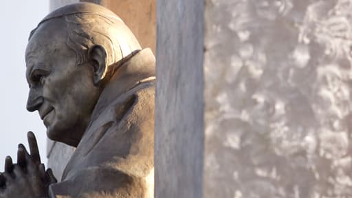 La ville de Ploërmel en Bretagne a érigé une statue en l'honneur de Jean-Paul II. Il sera canonisé le 27 avril prochain avec Jean XXIII.