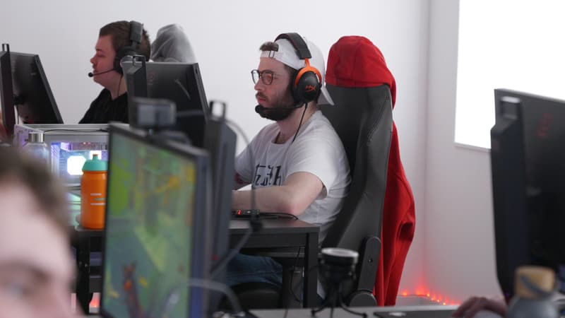 PHG Academy, leader de la formation esport en France, propose des cursus adaptés à tous, permettant d'apprendre les métiers de l'esport.