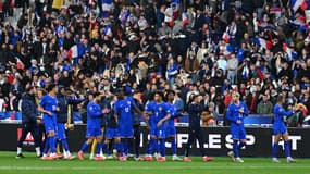 L'équipe de France après sa victoire contre la Croatie en quarts de finale de la Ligue des nations, le 23 mars 2025.