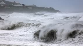 De fortes vagues à l'approche du cyclone Belal à Saint-Denis de La Réunion, le 14 janvier 2024.
