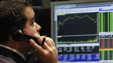 Le cours du Dow Jones a chuté brutalement après un faux tweet, mardi 23 avril.