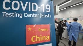 Centre de dépistage pour les passagers venant de Chine dans un aéroport sud-coréen. 