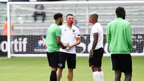 Les joueurs sur la pelouse sont les seuls autorisés à ne pas porter le masque